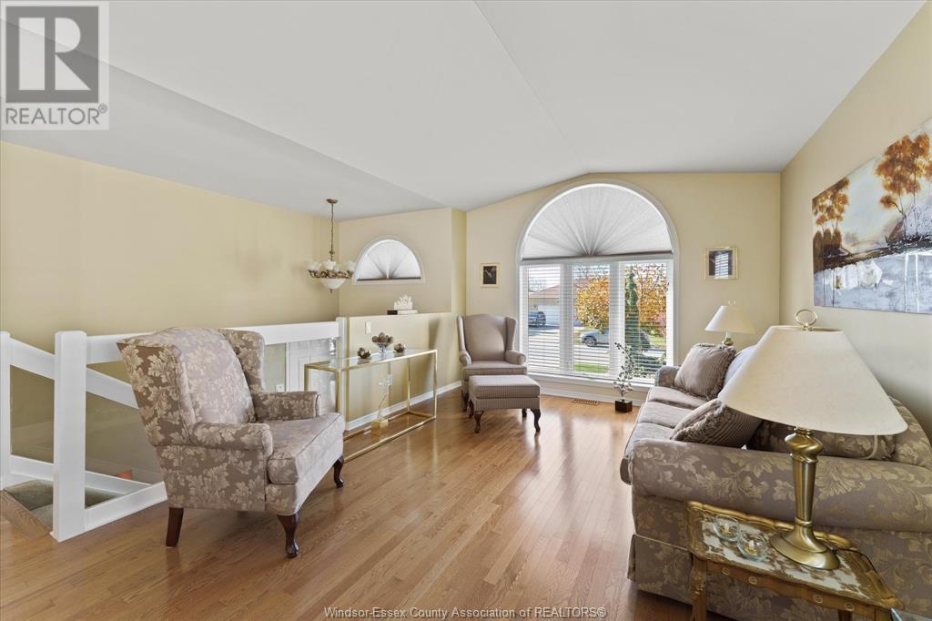 489 CHAMPLAIN COURT