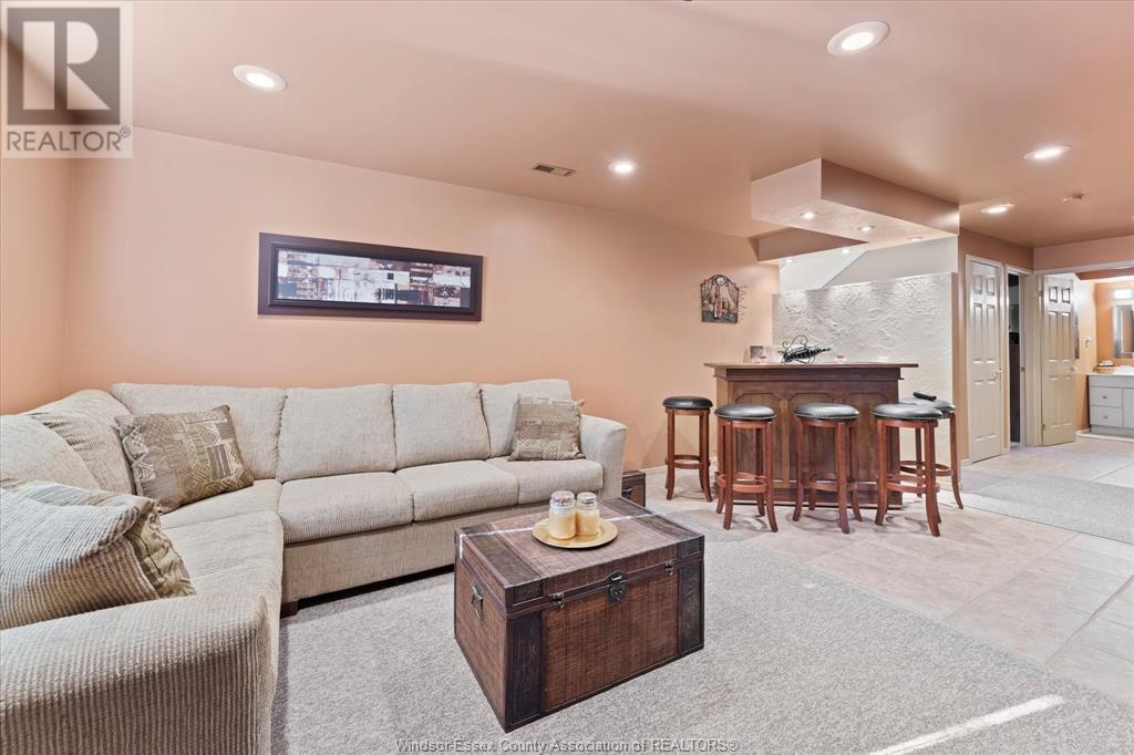 489 CHAMPLAIN COURT