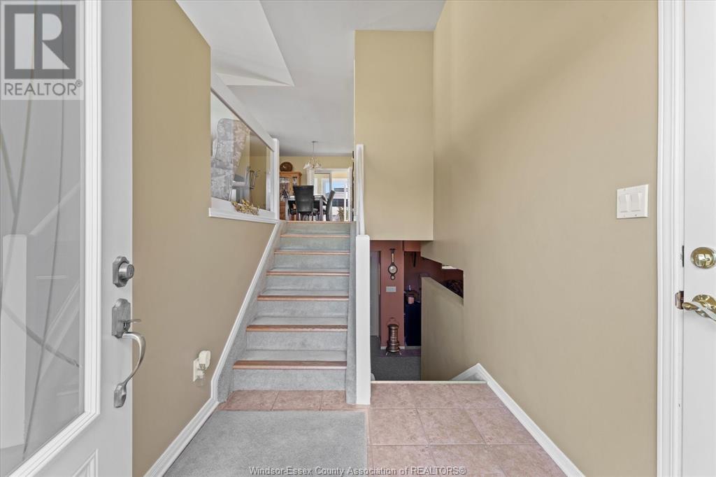 489 CHAMPLAIN COURT
