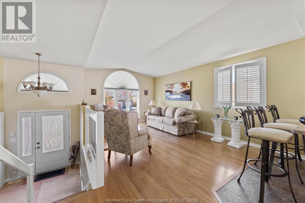 489 CHAMPLAIN COURT