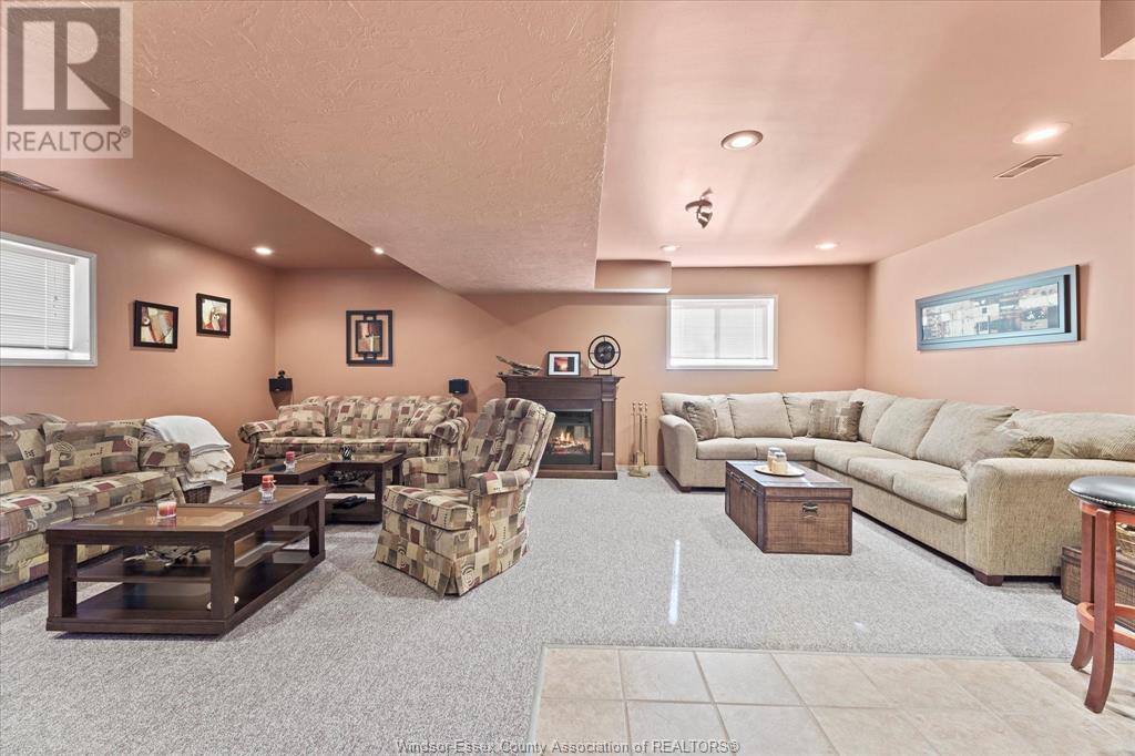 489 CHAMPLAIN COURT