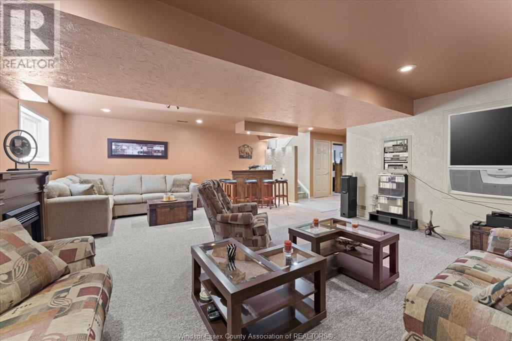 489 CHAMPLAIN COURT