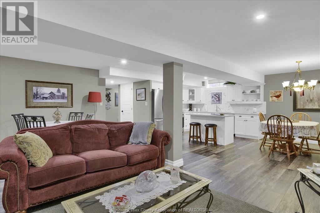 389 Brunmar CRESCENT