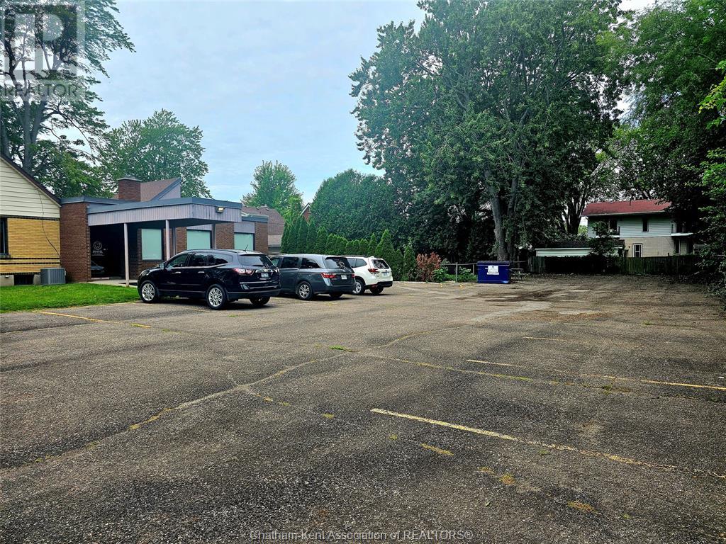 575 QUEEN STREET