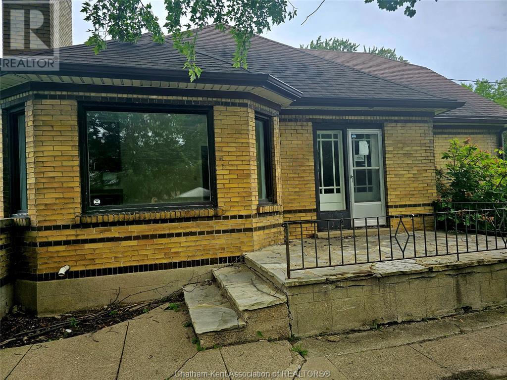 575 QUEEN STREET