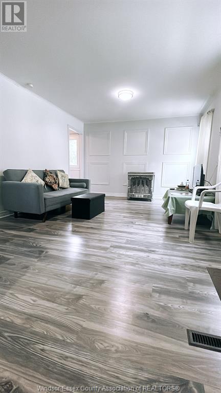 2329 ELSMERE