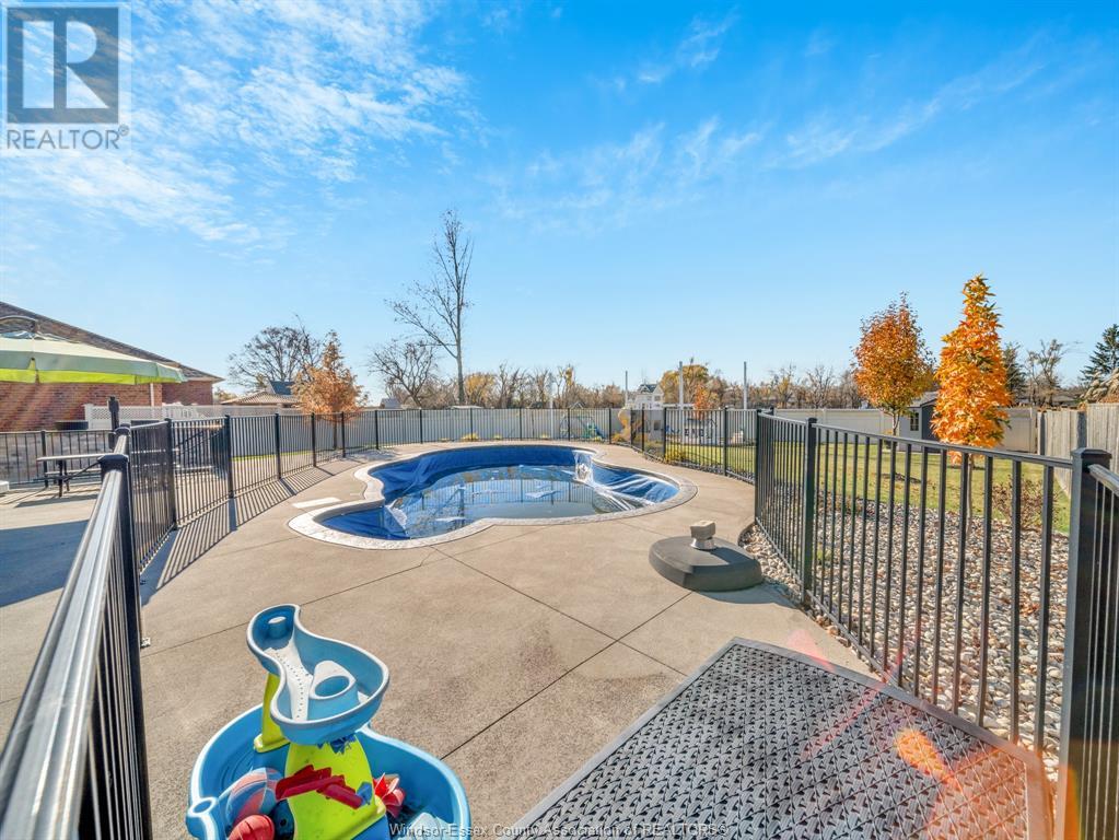 35 MARTIN CRESCENT