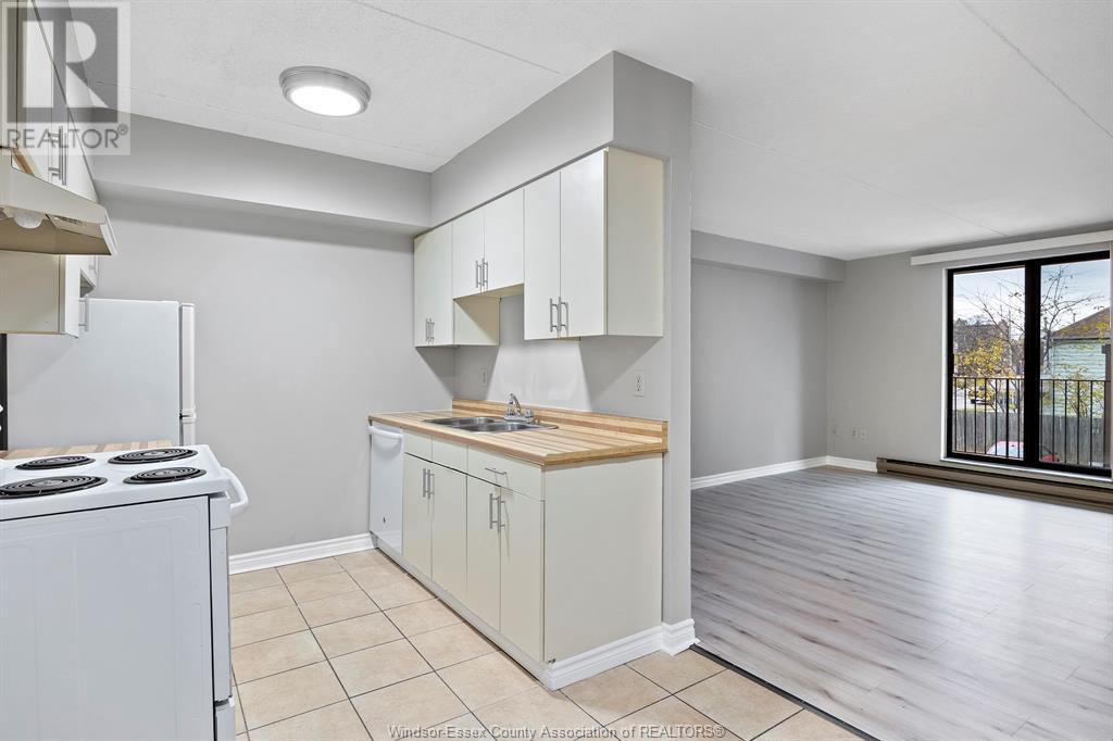 3355 SANDWICH STREET Unit# 203, #203
