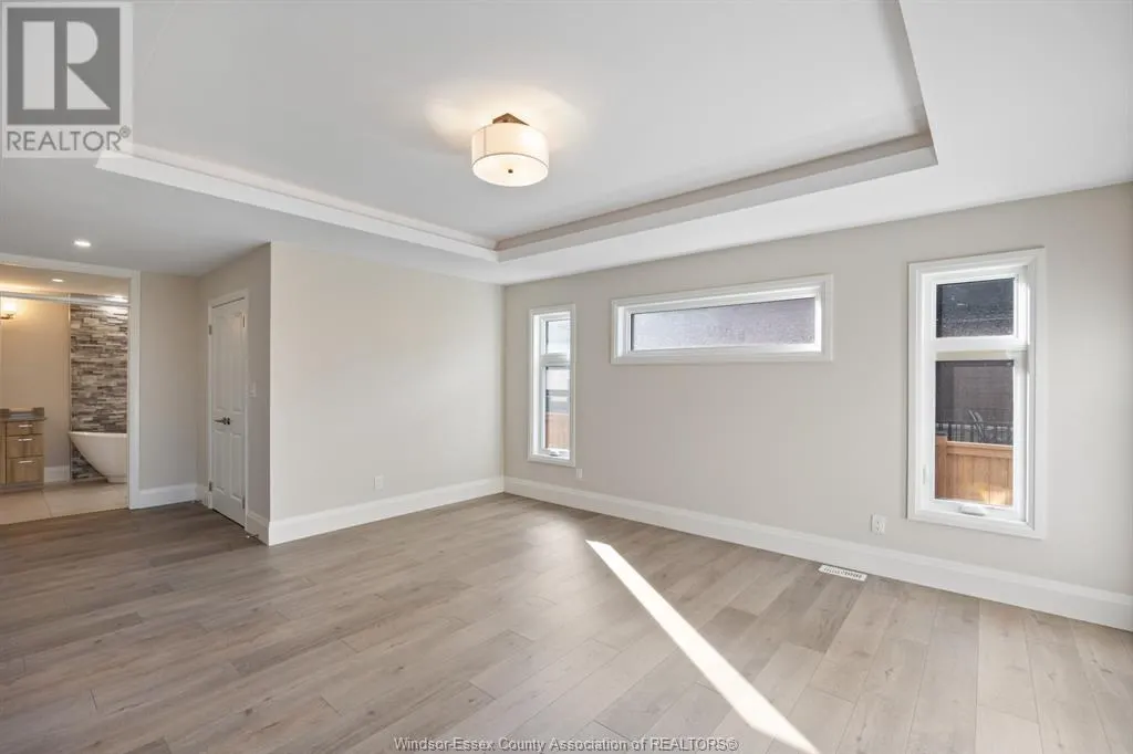 18 WOODLAND STREET