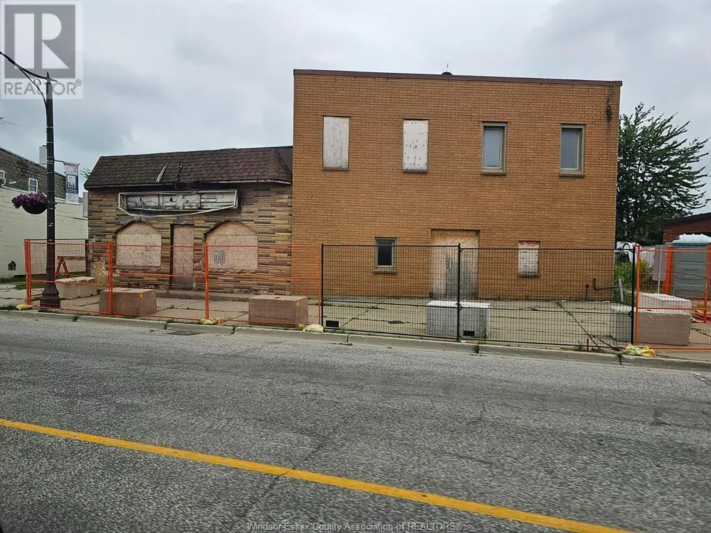24 ERIE STREET North