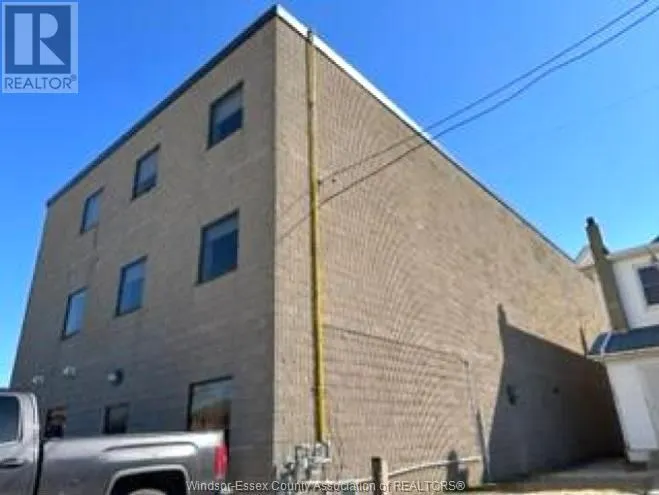 75-81 ERIE STREET South
