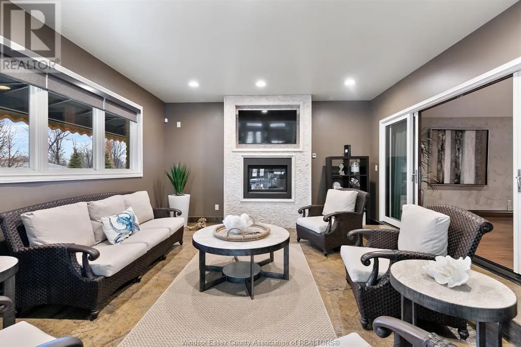 1530 RAVINE LINE