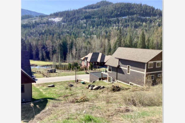933 REDSTONE DRIVE, Rossland