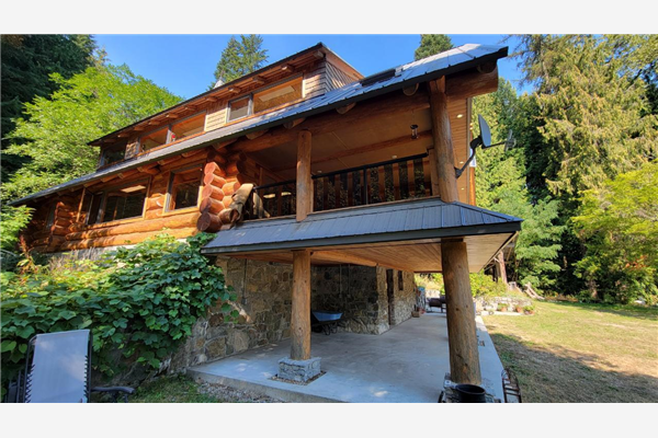 2271 SLOCAN VALLEY WEST ROAD, South Slocan