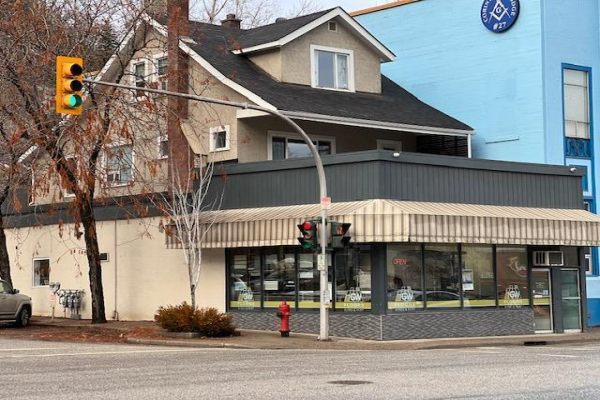 801 VICTORIA STREET, Trail