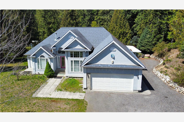 1054 SKIBOFF ROAD, South Slocan