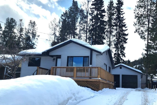 2208 ALMOND STREET, Elkford