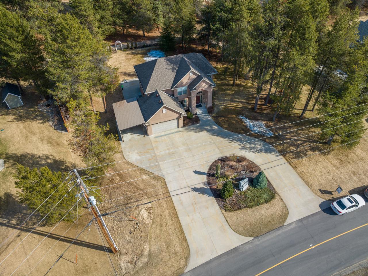 Listing 2469753 - Large Photo # 2