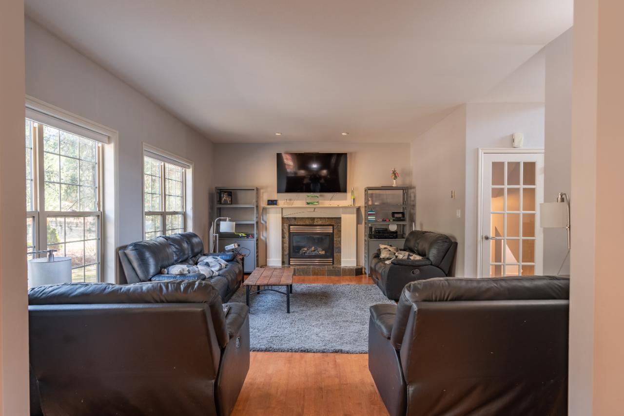 Listing 2469753 - Large Photo # 12