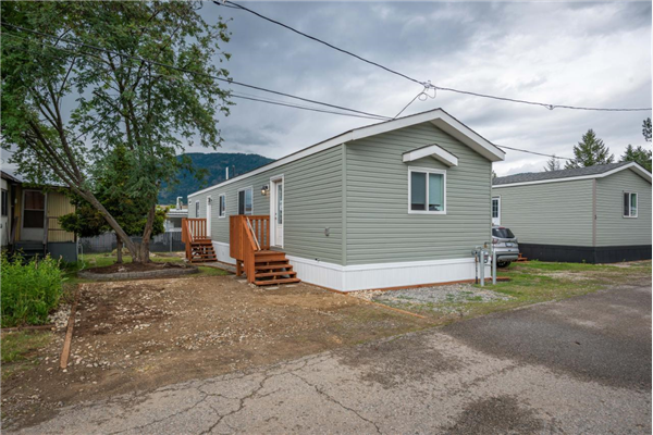2 - 1601 COLUMBIA AVENUE, Castlegar
