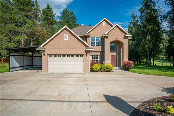 860 WATERLOO ROAD, Castlegar