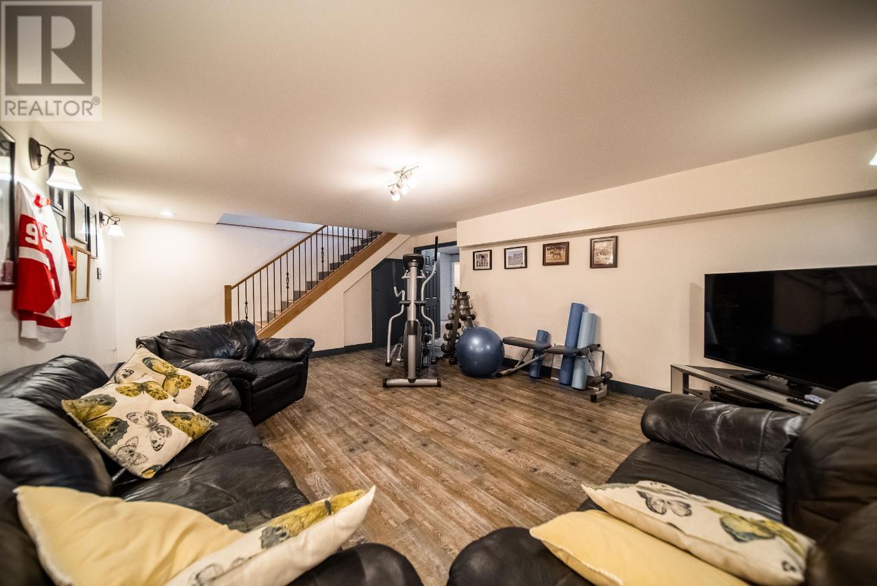 9656 CLEARVIEW ROAD