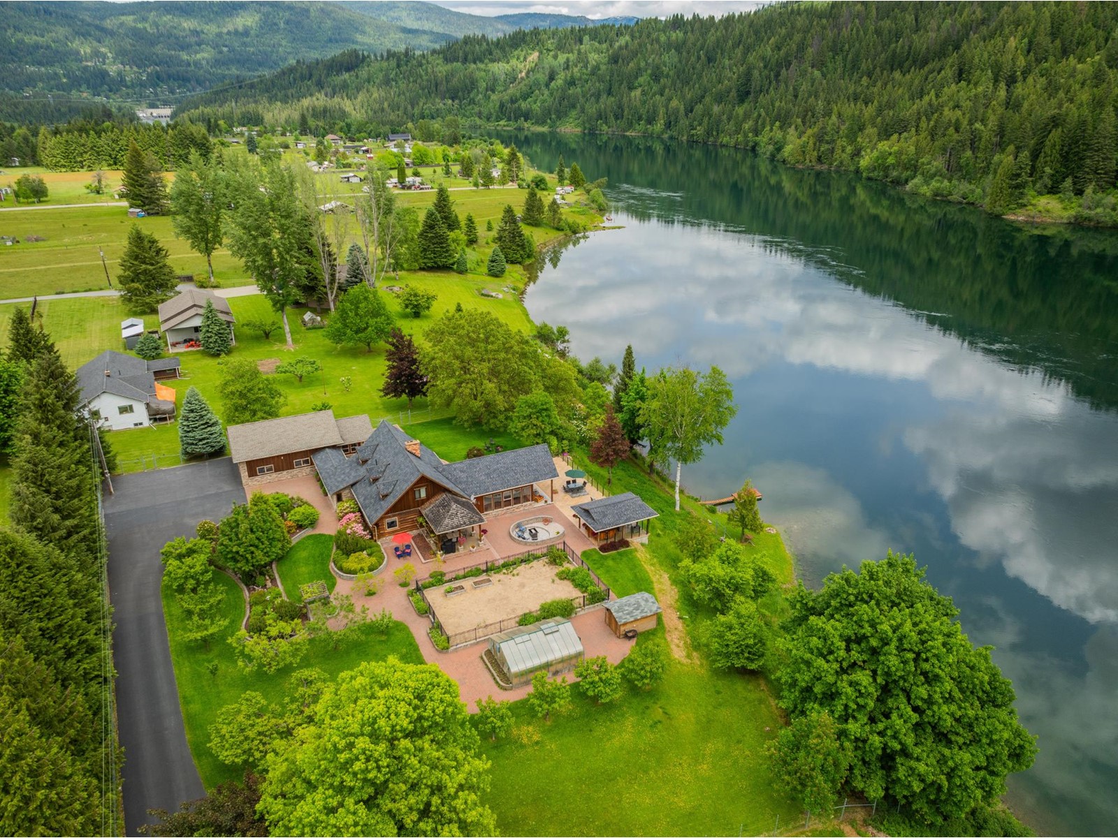 Listing 2472963 - Large Photo # 4