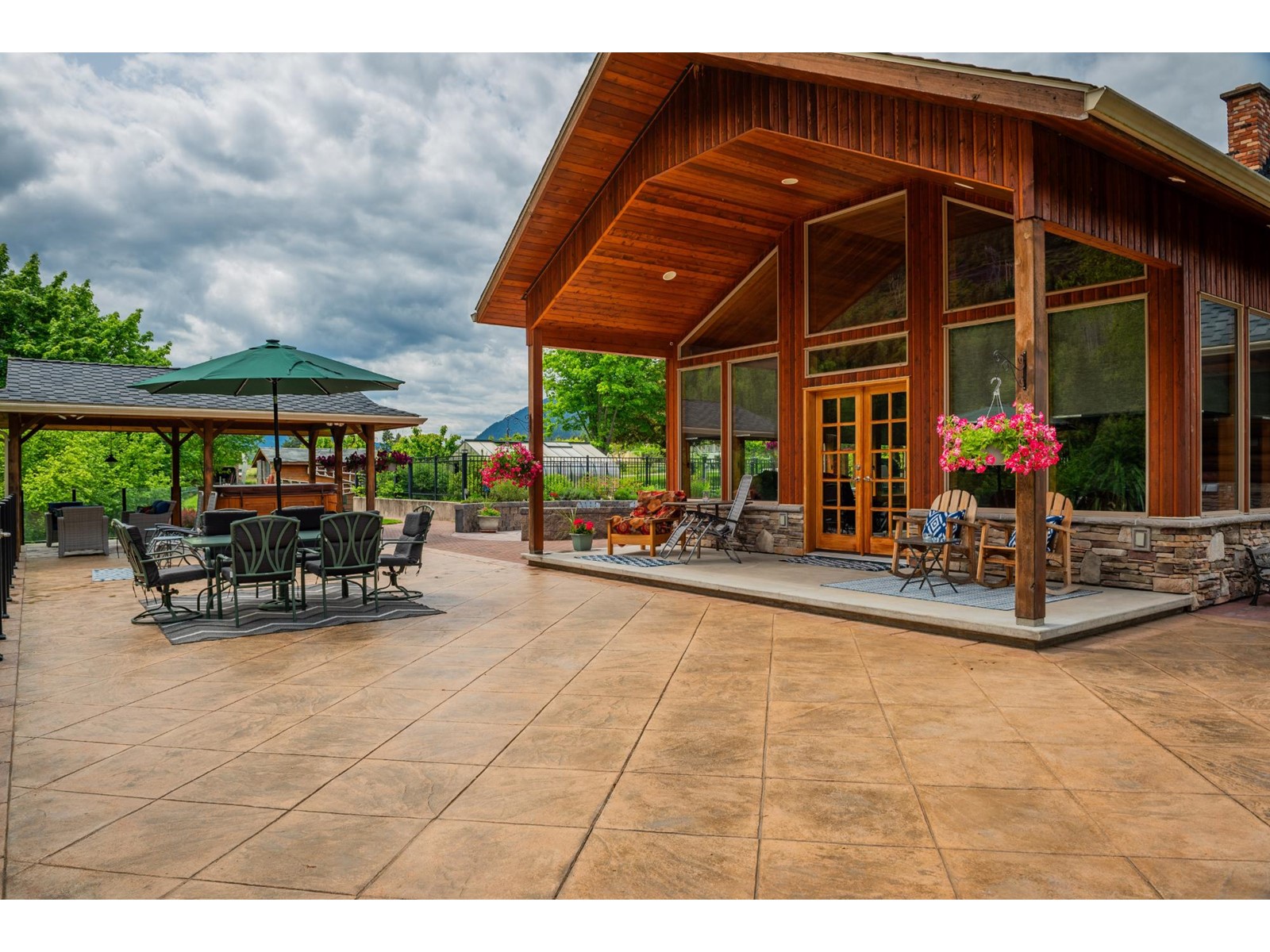 Listing 2472963 - Large Photo # 12