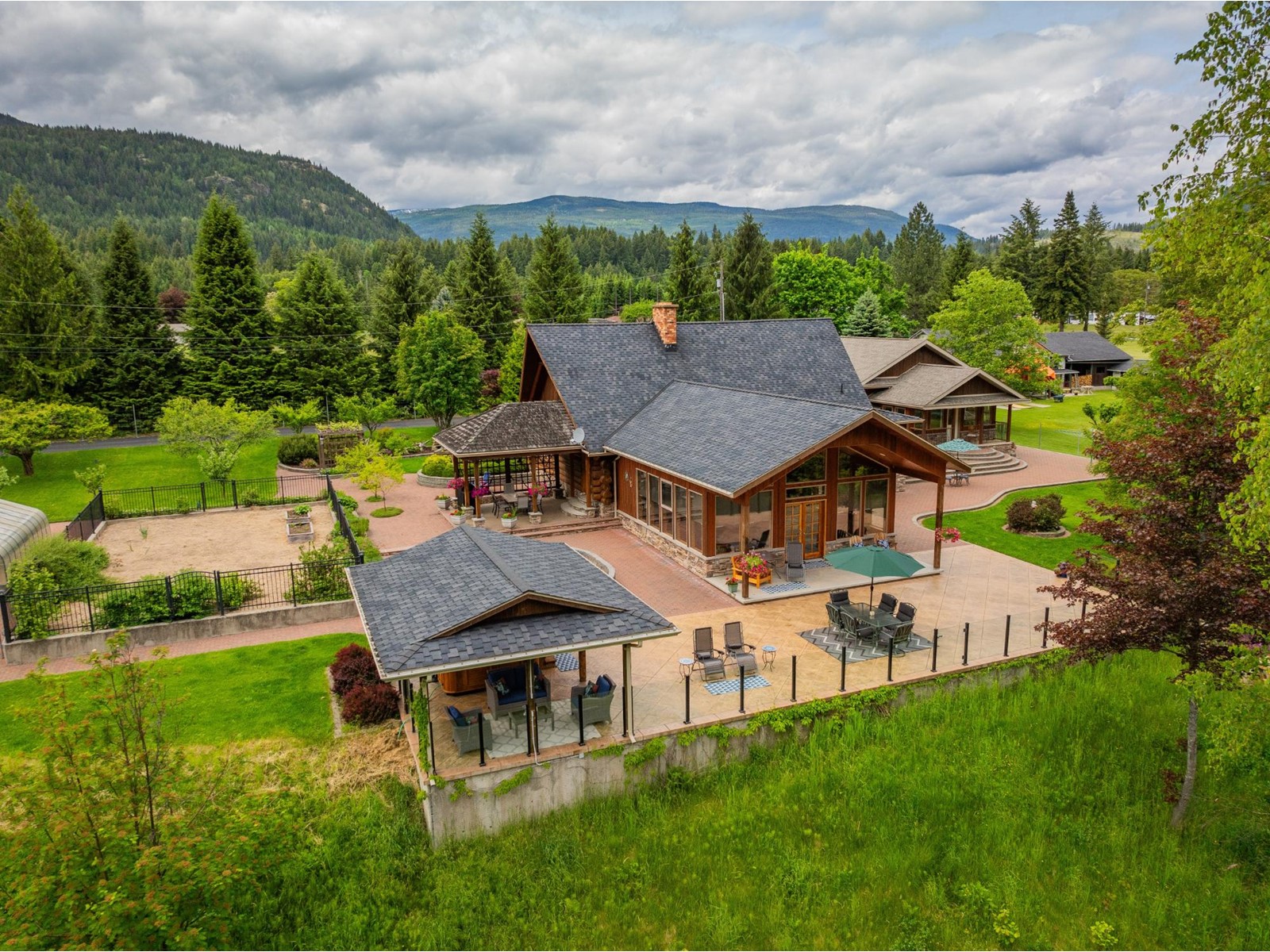 Listing 2472963 - Large Photo # 3