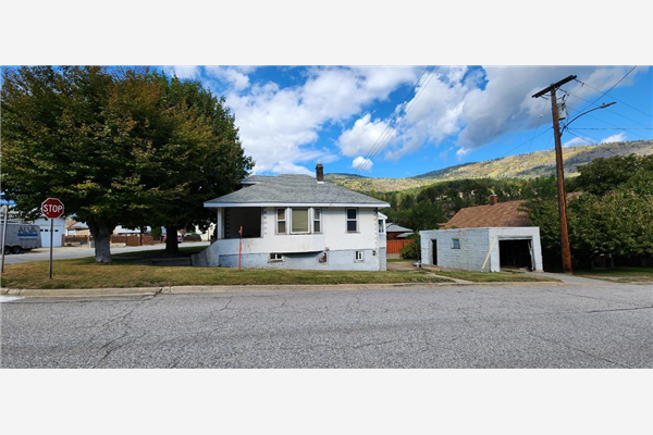 1528 MAIN STREET, Trail