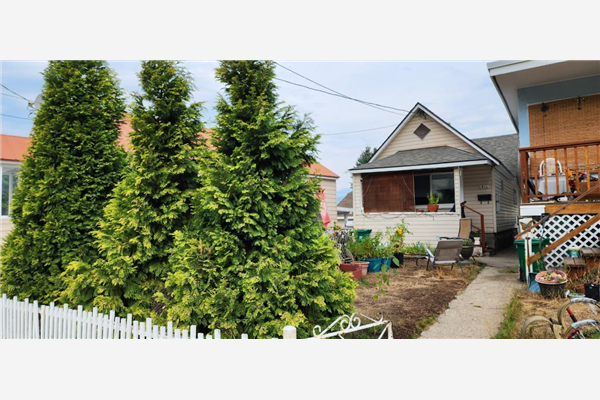 1911 SECOND AVENUE, Trail