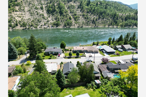 442 3RD AVENUE, Trail