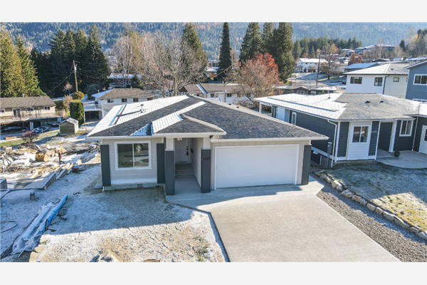 1411 CREASE AVENUE, Nelson
