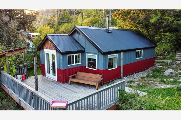 3268 SOUTH SLOCAN VILLAGE ROAD, South Slocan