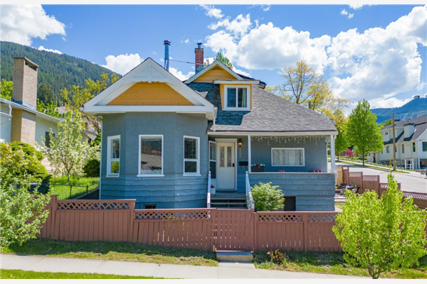 402 ROBSON STREET, Nelson