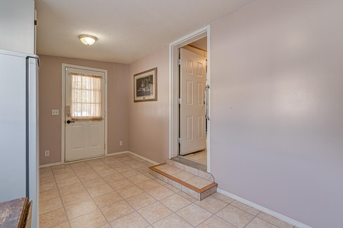 27 - 6272 LOWER ELK VALLEY ROAD, #27