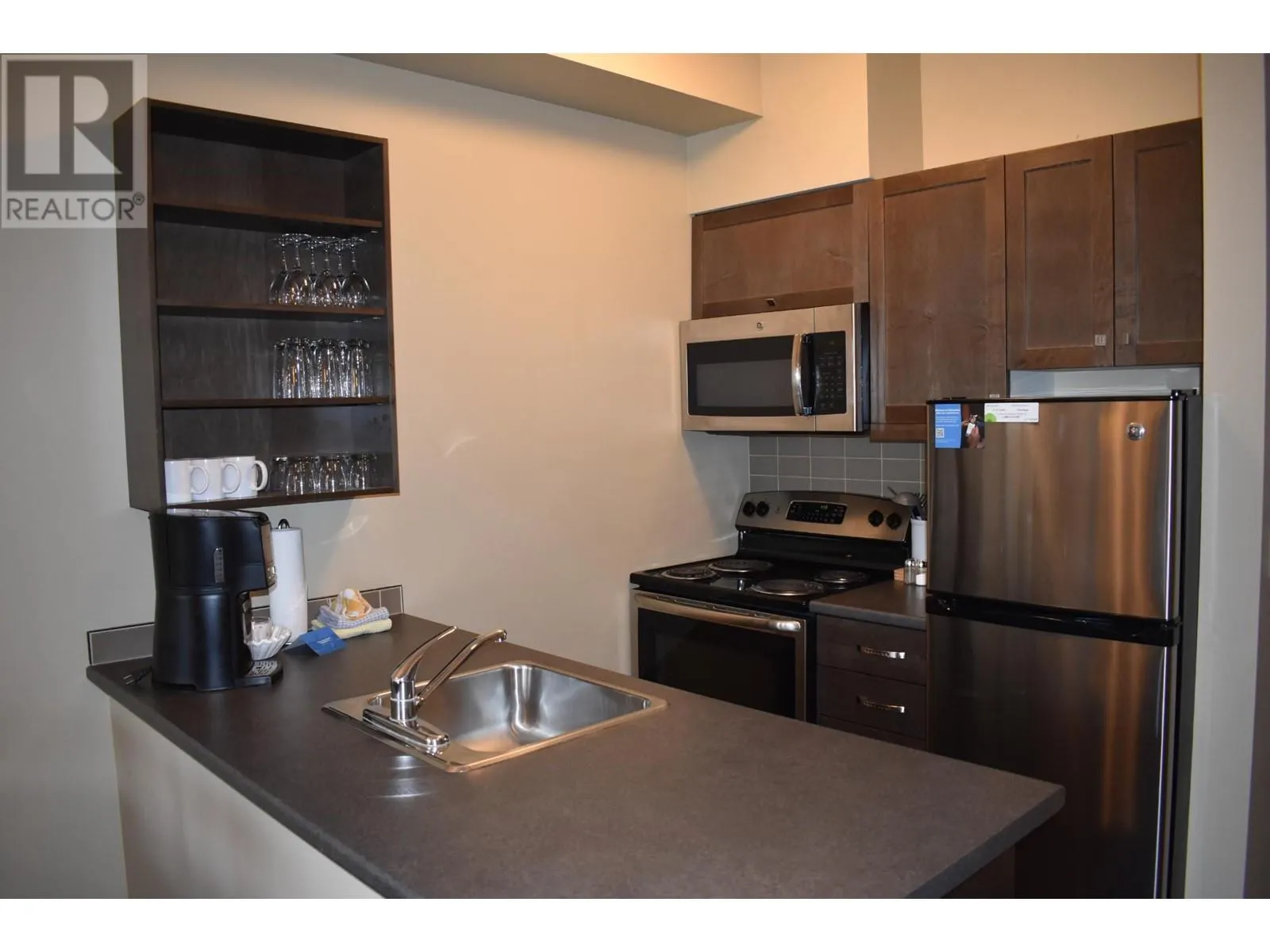 2064 SUMMIT Drive Unit# 110