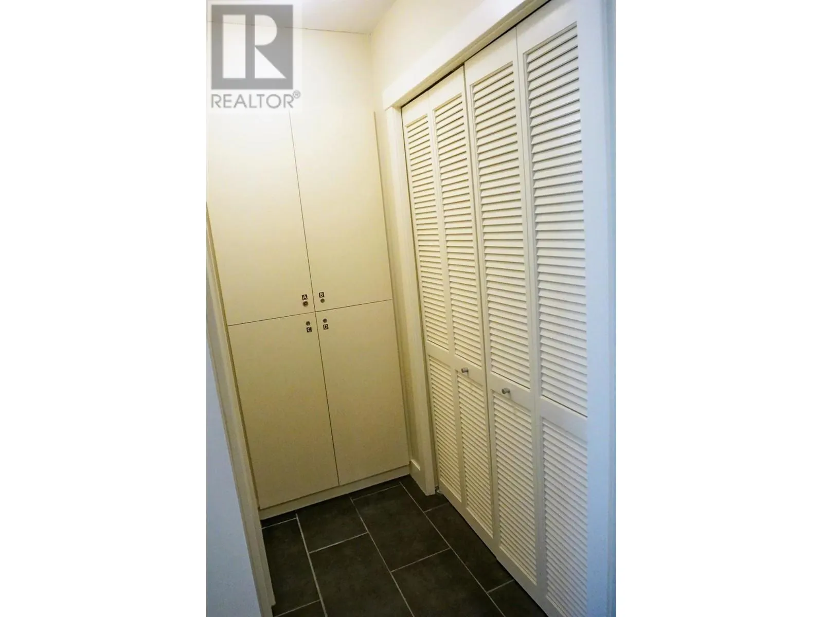 2049 SUMMIT Drive Unit# 314B