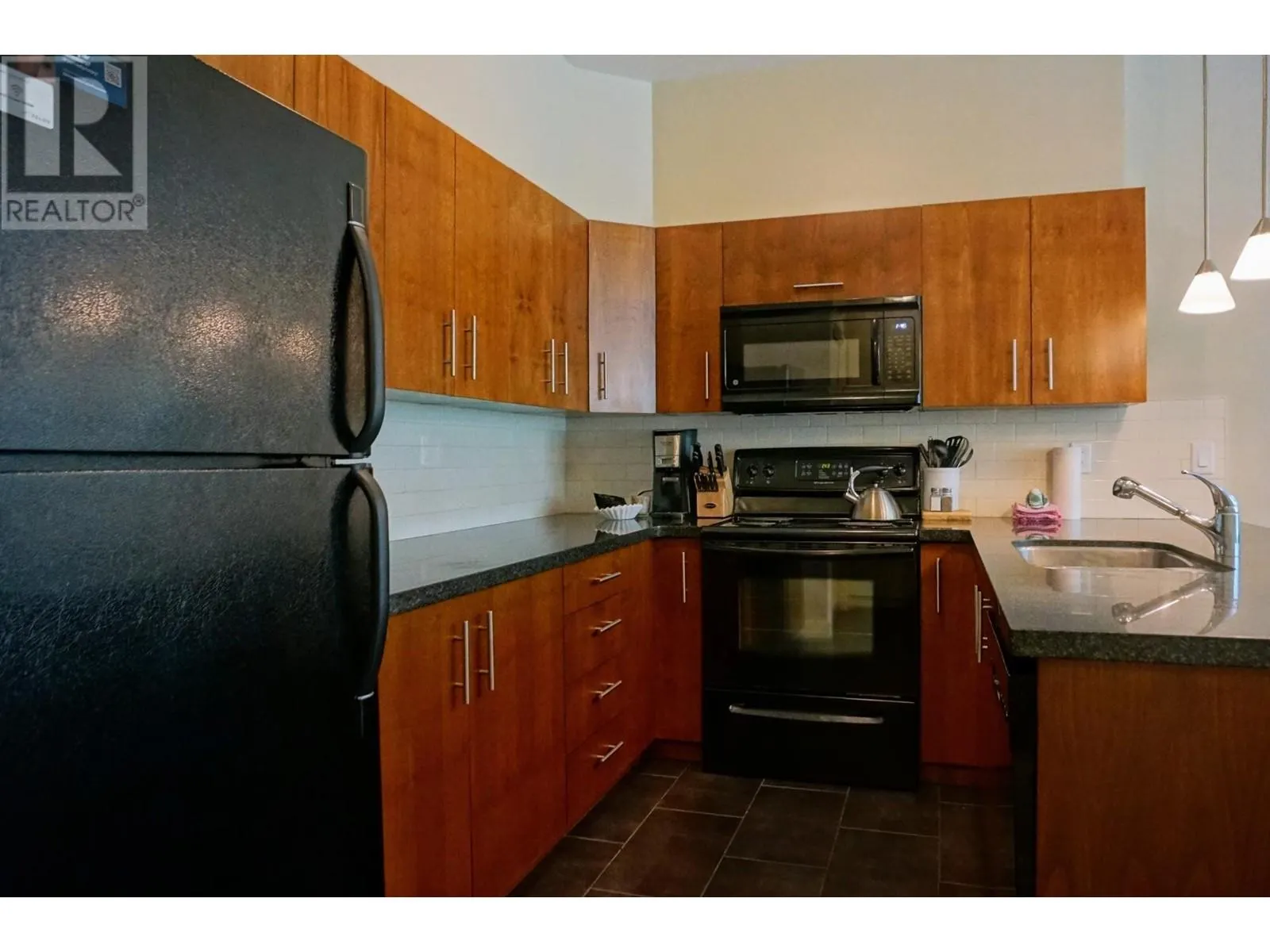 2049 SUMMIT Drive Unit# 314B