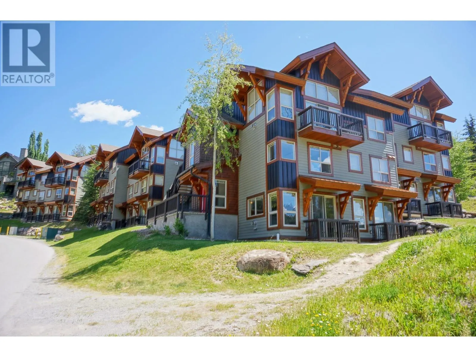 2049 SUMMIT Drive Unit# 314B