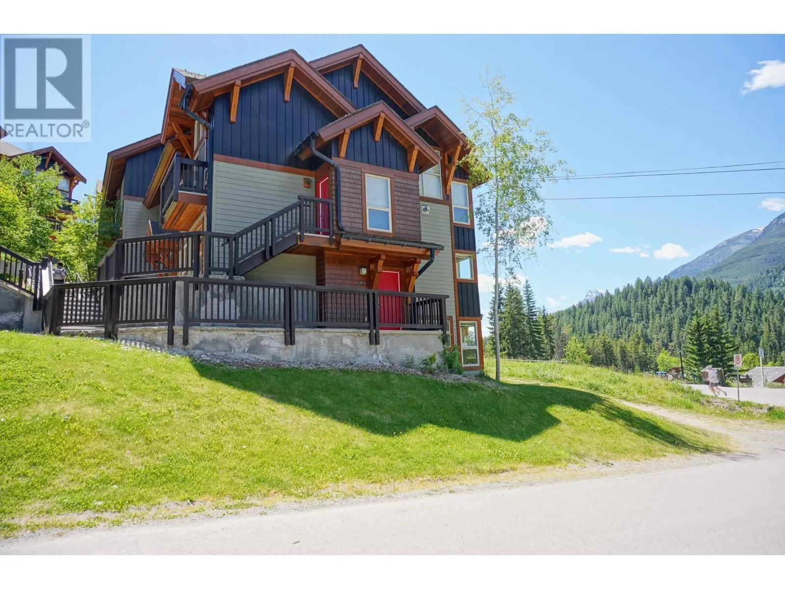 2049 SUMMIT Drive Unit# 314B