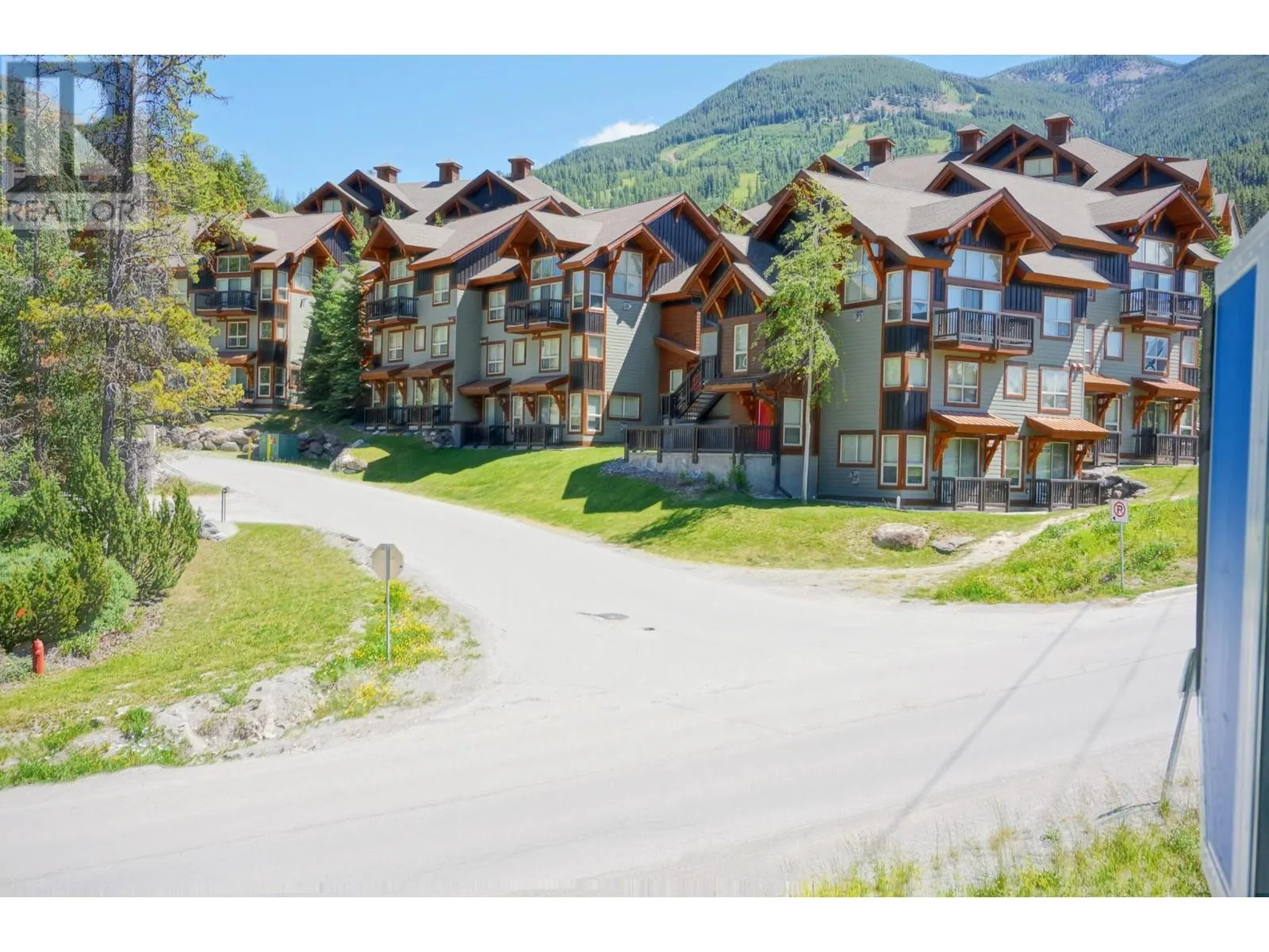 2049 SUMMIT Drive Unit# 314B