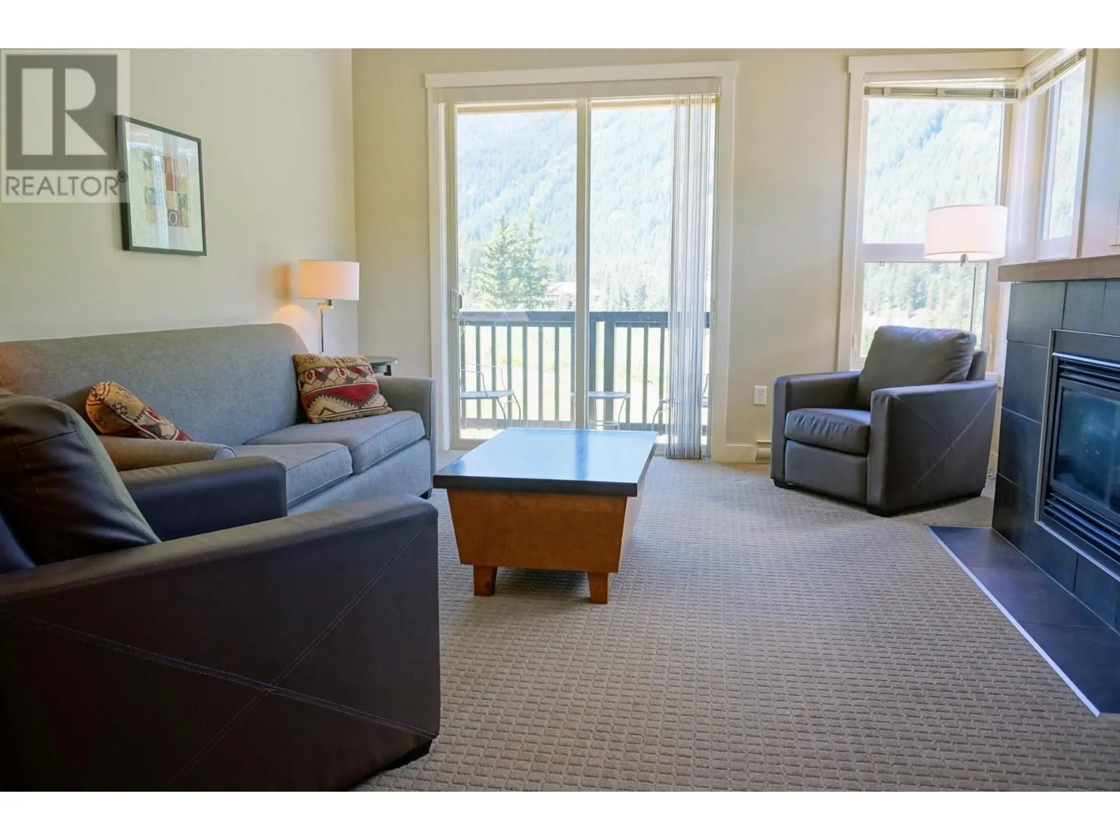 2049 SUMMIT Drive Unit# 314B