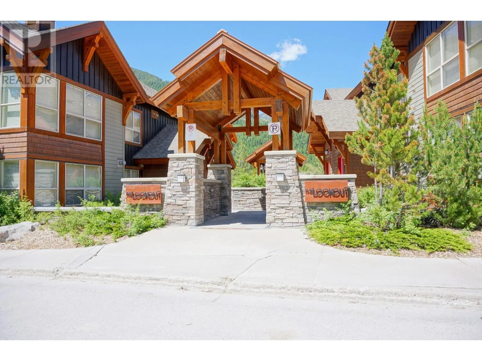 2049 SUMMIT Drive Unit# 314B