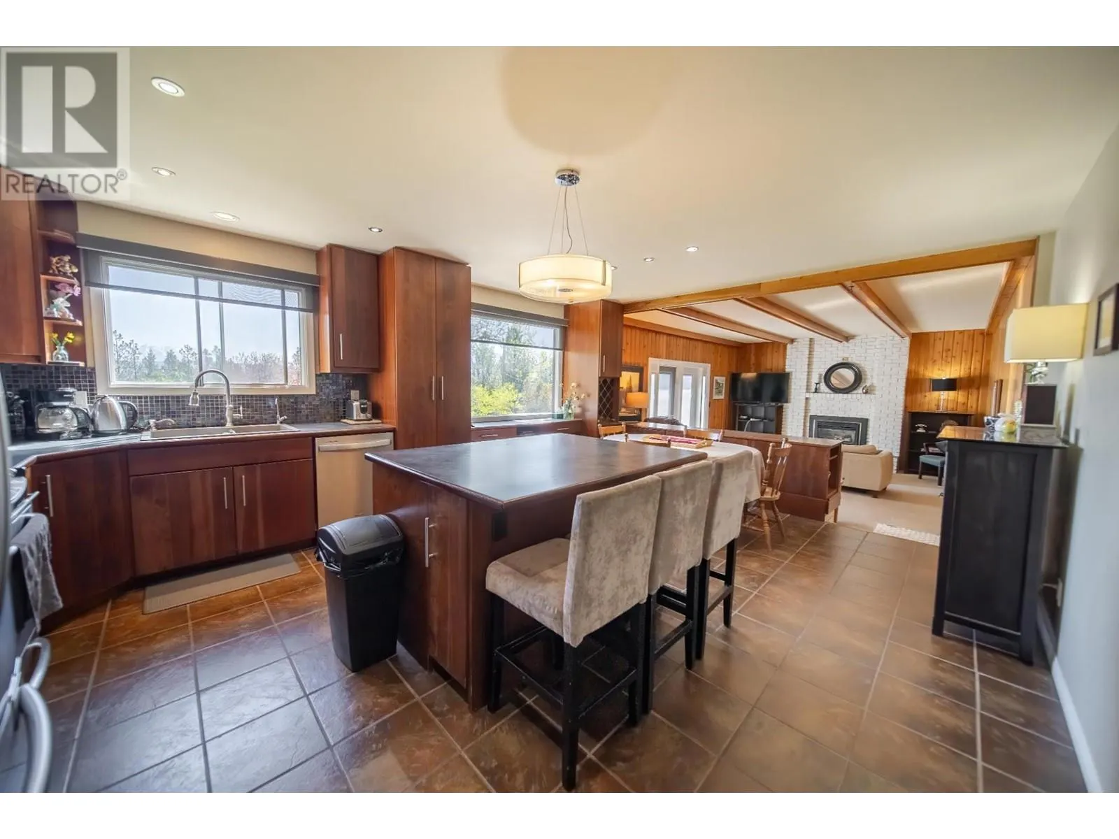 380 IVY Road