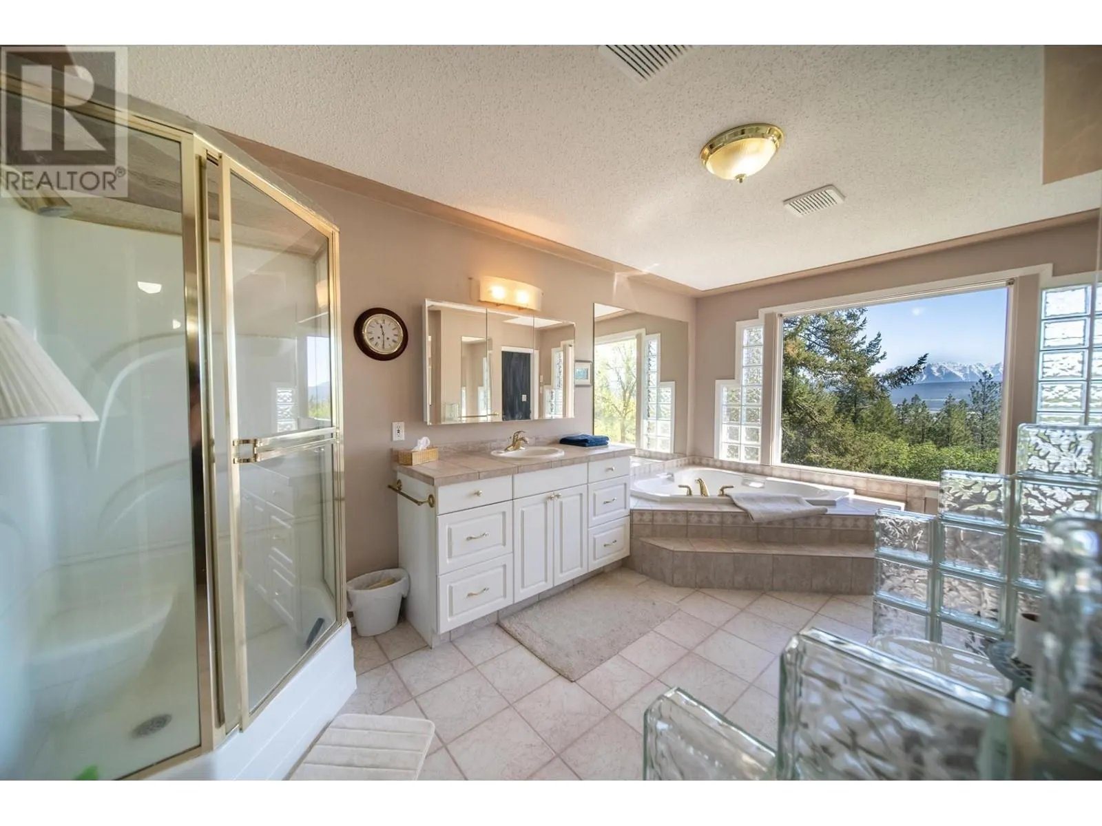380 IVY Road