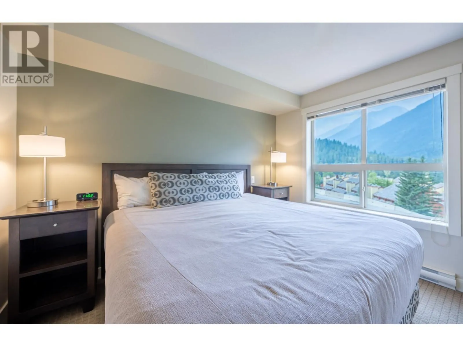 2049 SUMMIT Drive Unit# 313A