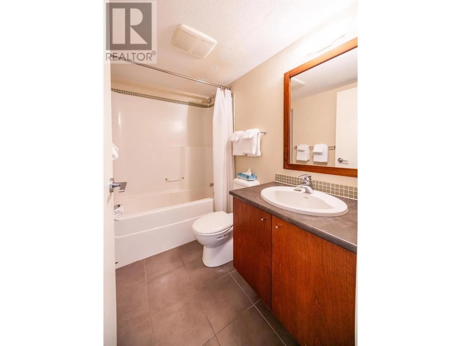 2049 SUMMIT Drive Unit# 313A