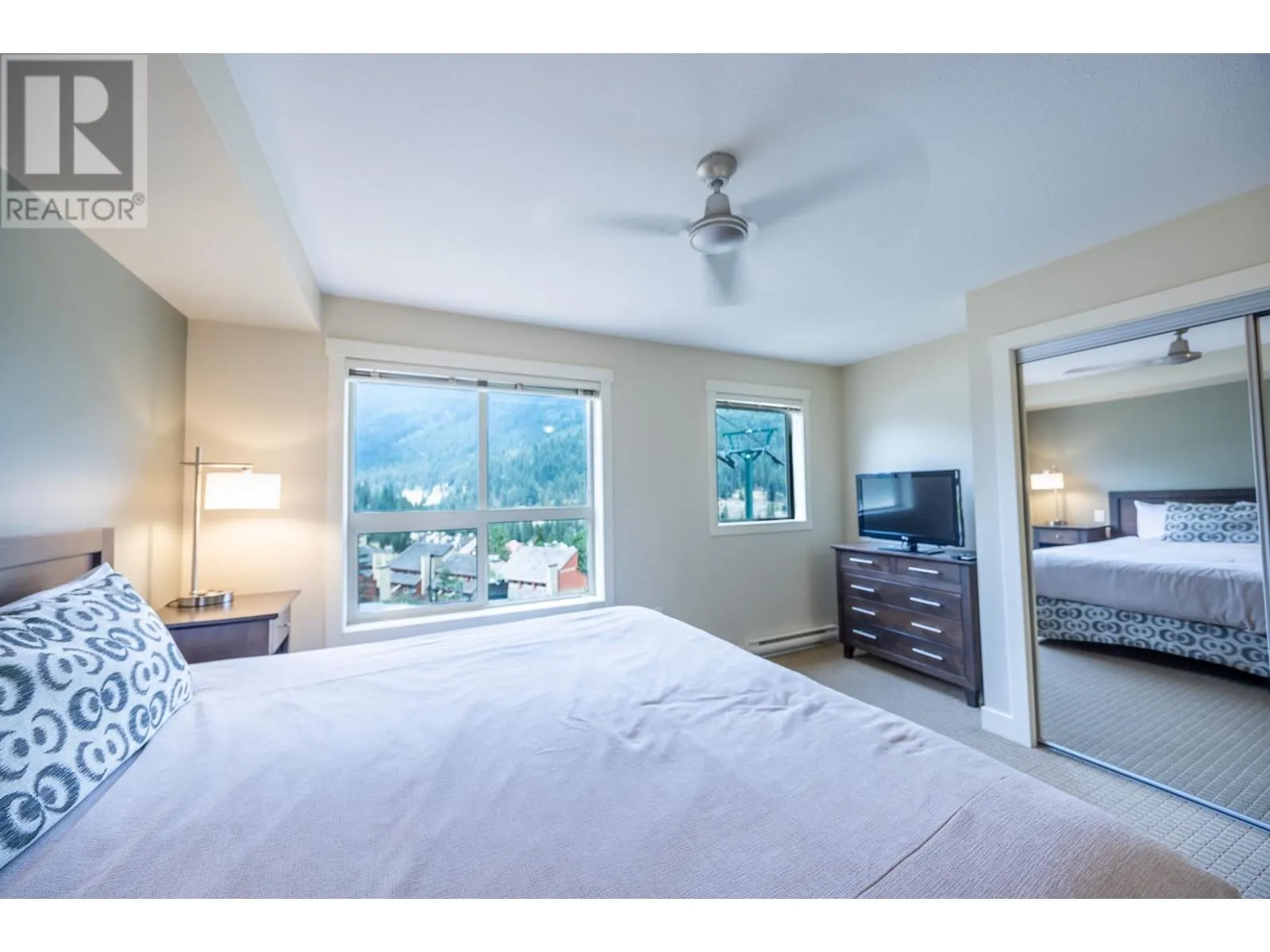 2049 SUMMIT Drive Unit# 313A