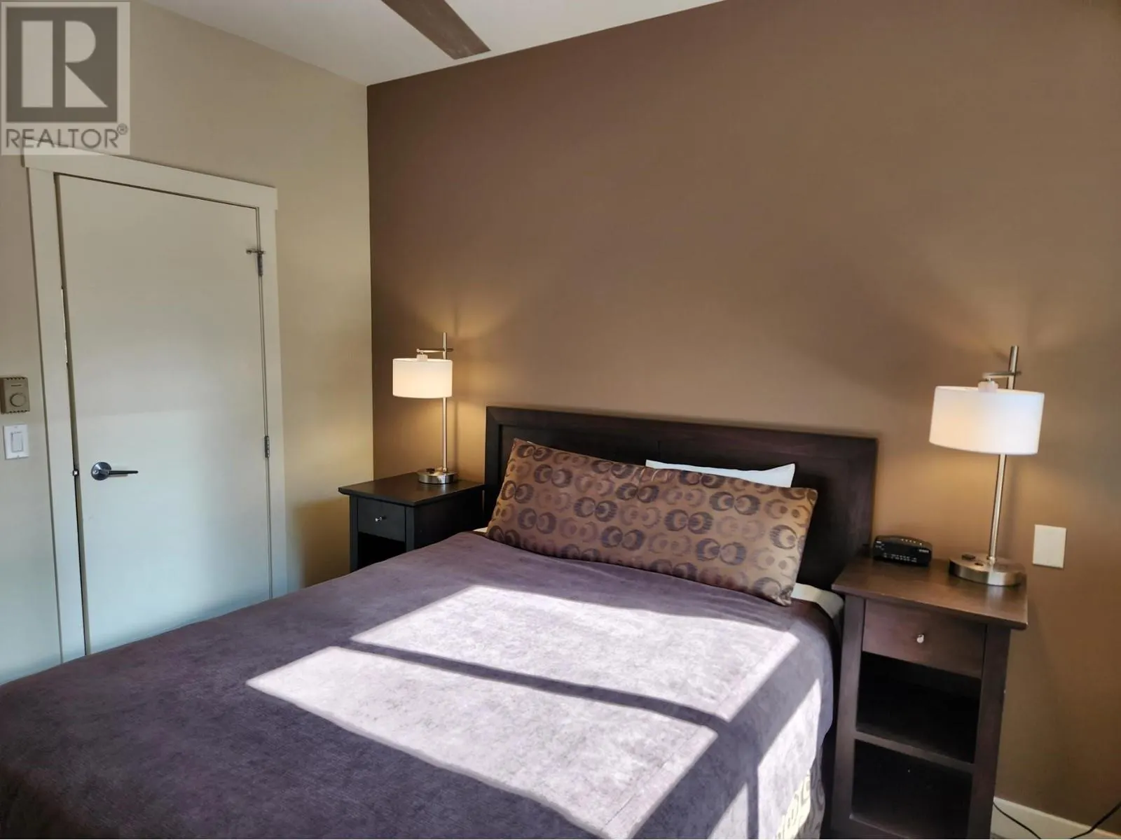 2049 SUMMIT Drive Unit# 211A